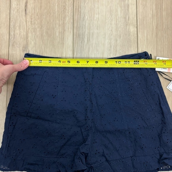1. State Eyelet Ruffled Casual Shorts Size 2 - Picture 7 of 8